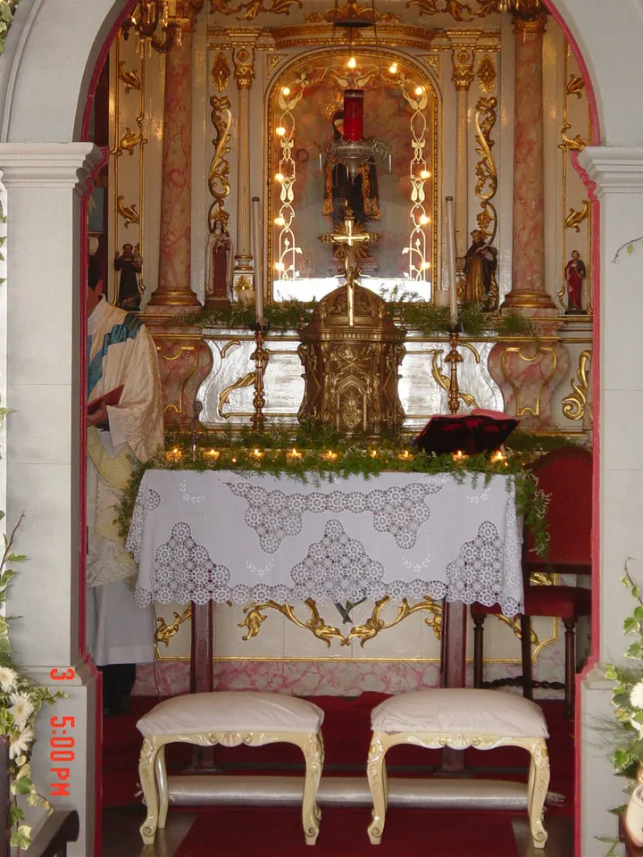 Altar dourado da capela de Santa Rita de Cássia